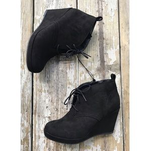 NWT NIB Dolce Vita Black Suede Wedge Booties